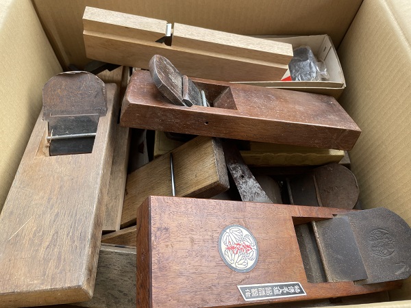 新小岩駅近くへ出張買取リサイクルショップ｜レトロ古道具片付け品